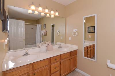Whispering River lower level bathroom 3