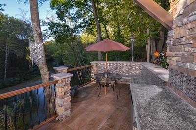 Crystal Waters main level outdoor patio