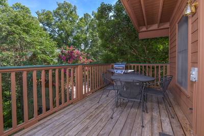 Blackberry Ridge back deck with table and chairs