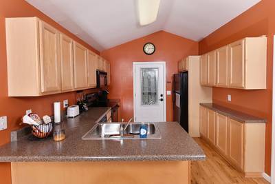Rocky Top Chalet fully furnished kitchen