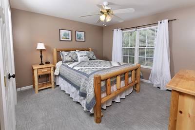 Rocky Top Chalet bedroom 1 with queen size bed