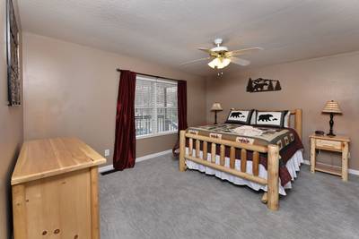 Rocky Top Chalet bedroom 2 with queen size bed