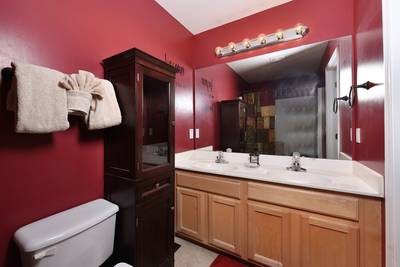 Rocky Top Chalet bathroom 2 vanity