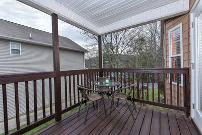 Rocky Top Chalet covered outdoor deck