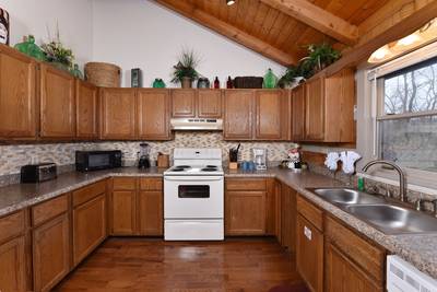 Pleasant View fully furnished kitchen