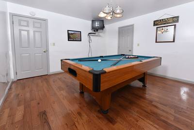 Pleasant View game room with pool table