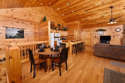 Getaway Mountain Lodge main level dining area and living room