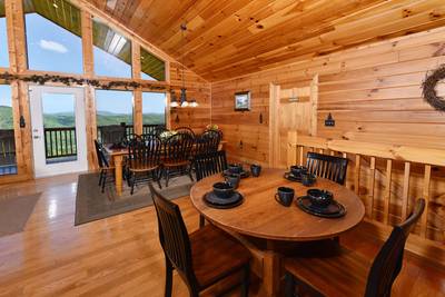 Getaway Mountain Lodge dining area