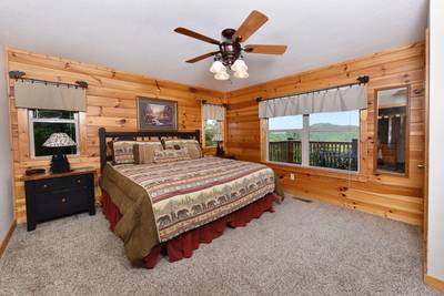 Getaway Mountain Lodge main level bedroom 2