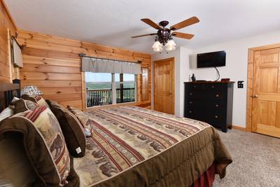 Getaway Mountain Lodge main level bedroom 2 with king size bed