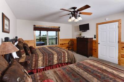 Getaway Mountain Lodge lower level bedroom 3 with 32-inch flat screen tv