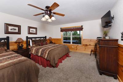 Getaway Mountain Lodge lower level bedroom 3 with 2 queen size beds