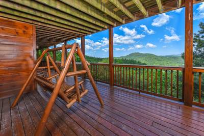 Getaway Mountain Lodge lower level wraparound covered deck with swing