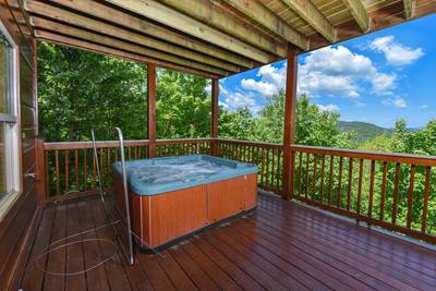 Getaway Mountain Lodge lower level covered wraparound deck with hot tub