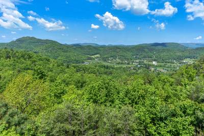 Getaway Mountain Lodge panoramic mountain views