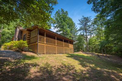 Waldens Creek Cabin screened in back deck