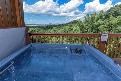 Cabin Fever hot tub with mountain views