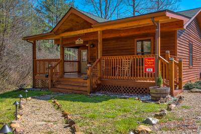 Bear Run covered entry deck with rocking chairs