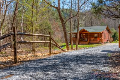 Bear Run driveway and parking area