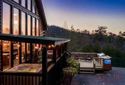 Winter Ridge entry deck and outdoor kitchen