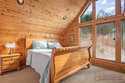 Winter Ridge upper level master bedroom