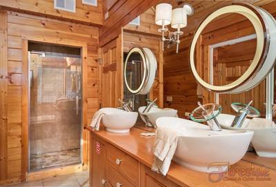Winter Ridge upper level master bathroom with walk in shower