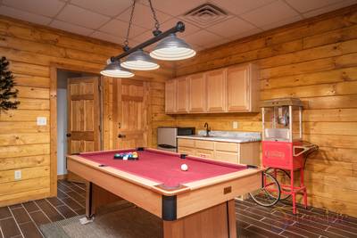 Winter Ridge lower level game room with pool table