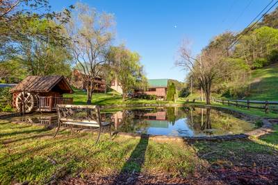 Cabins at the Crossing fishing pond