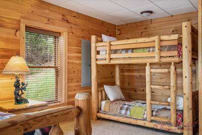 A Cabin of Dreams lower level bunk beds