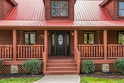 A Cabin of Dreams covered entry deck