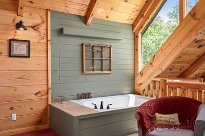 A Walk in the Clouds in-room whirlpool tub