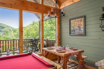 A Walk in the Clouds dining area and pool table