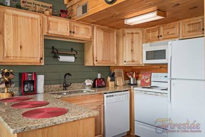 A Walk in the Clouds fully furnished kitchen