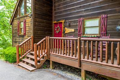 A Walk in the Clouds covered entry deck with rocking chairs