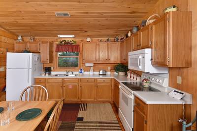 Walden Ridge Retreat fully furnished kitchen