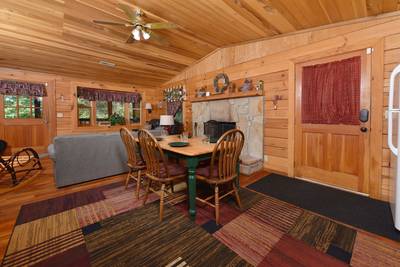Walden Ridge Retreat dining area and living room