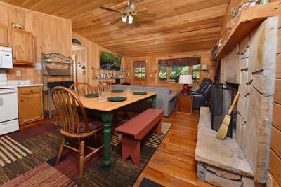 Walden Ridge Retreat dining area and living room