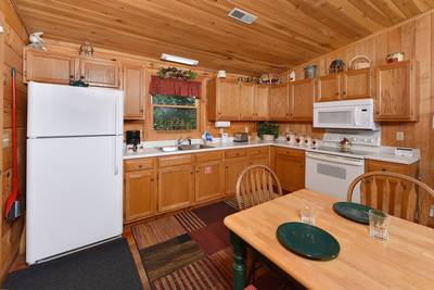 Walden Ridge Retreat fully furnished kitchen