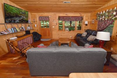 Walden Ridge Retreat living room