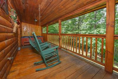 Walden Ridge Retreat screened in back deck with swing