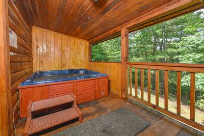Walden Ridge Retreat screened in back deck with hot tub