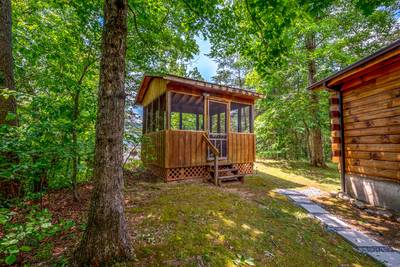 Walden Ridge Retreat screened in gazebo