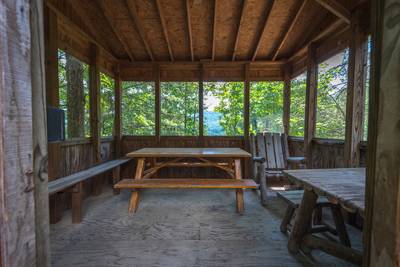 Walden Ridge Retreat screened in gazebo with picnic table