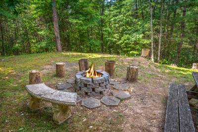 Walden Ridge Retreat outdoor fire pit with seating