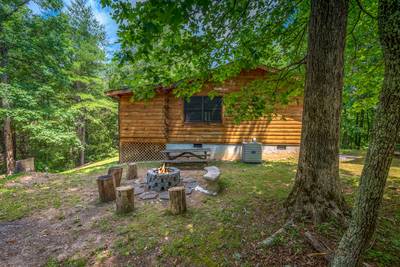Walden Ridge Retreat outdoor fire pit