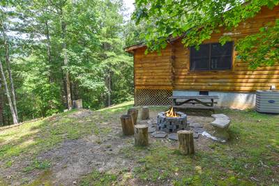 Walden Ridge Retreat outdoor fire pit