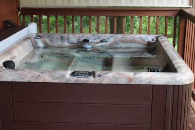 Bear Run covered back deck with hot tub
