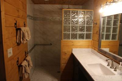 Getaway Mountain Lodge lower level bathroom 4