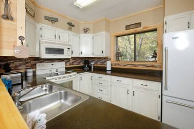 Under Ober fully furnished kitchen