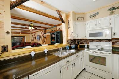 Under Ober fully furnished kitchen and living room